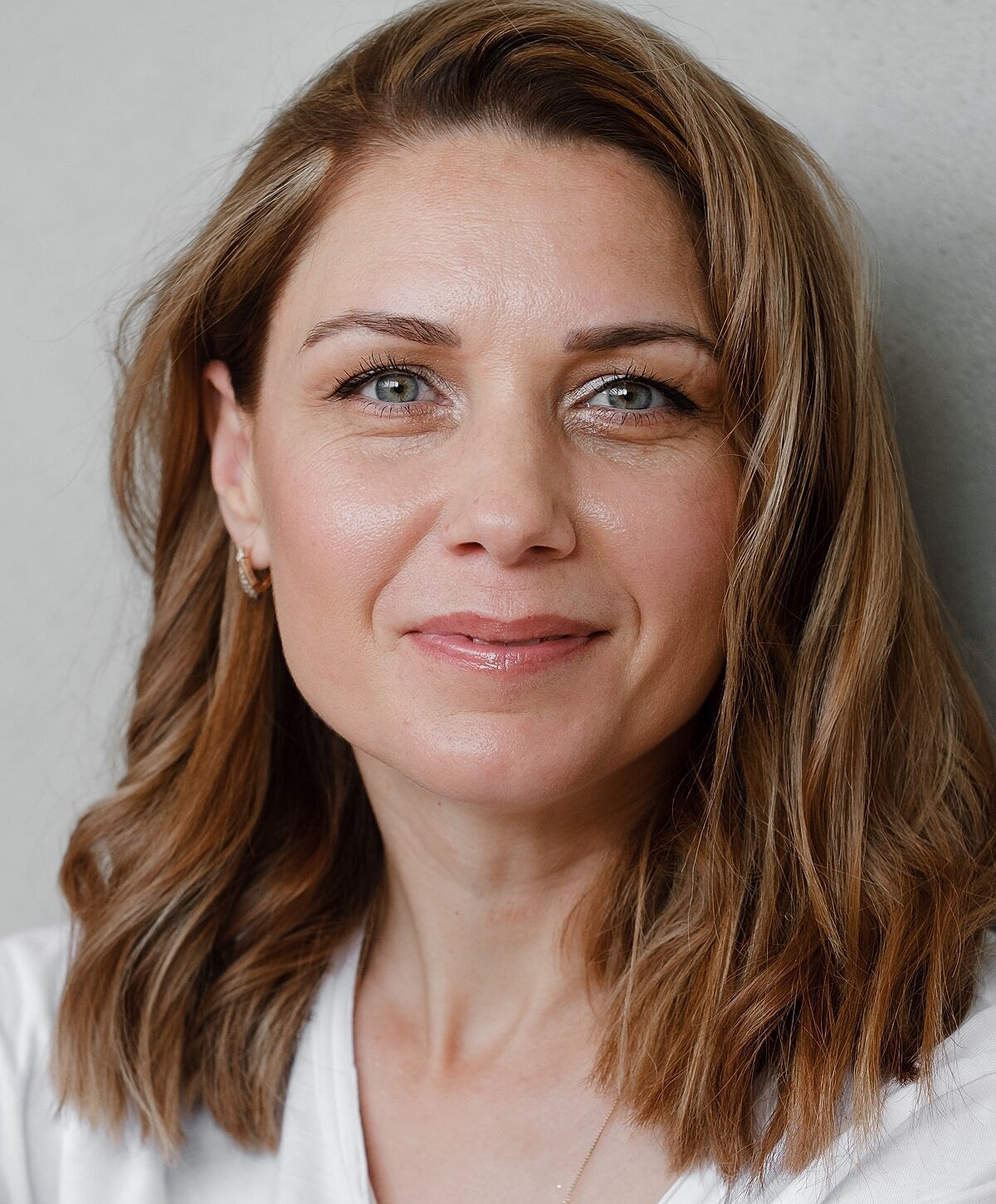 Denver Wrinkle Treatment model  with medium-length wavy hair.